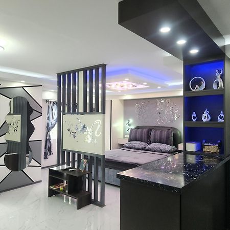 Condo Azur Suites B316 Near Airport, Netflix, Stylish, Cozy With Swimming Pool Мактан Екстериор снимка