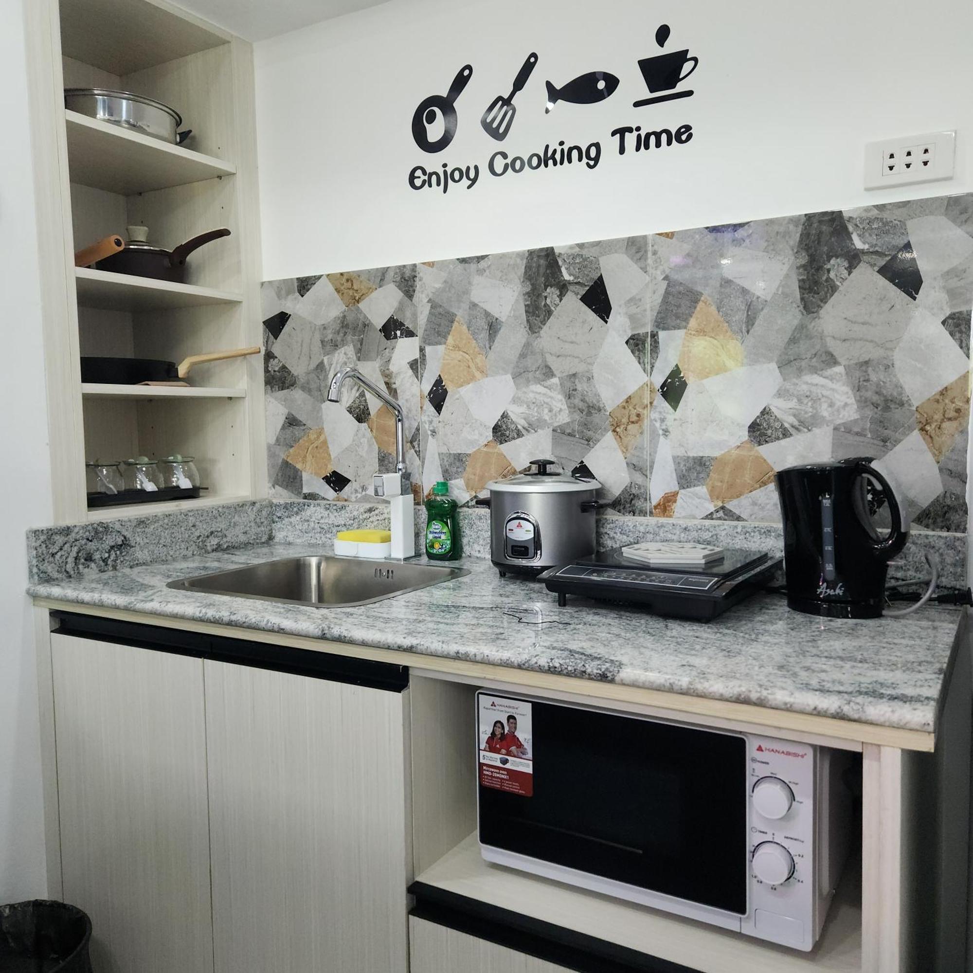 Condo Azur Suites B316 Near Airport, Netflix, Stylish, Cozy With Swimming Pool Мактан Екстериор снимка