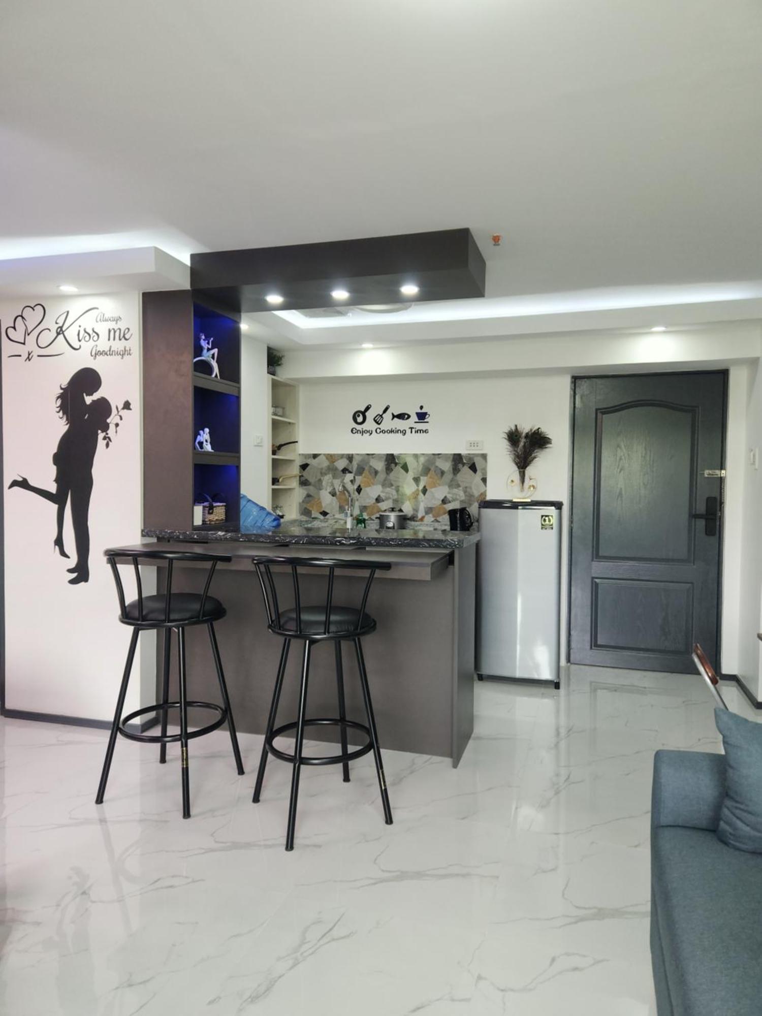 Condo Azur Suites B316 Near Airport, Netflix, Stylish, Cozy With Swimming Pool Мактан Екстериор снимка