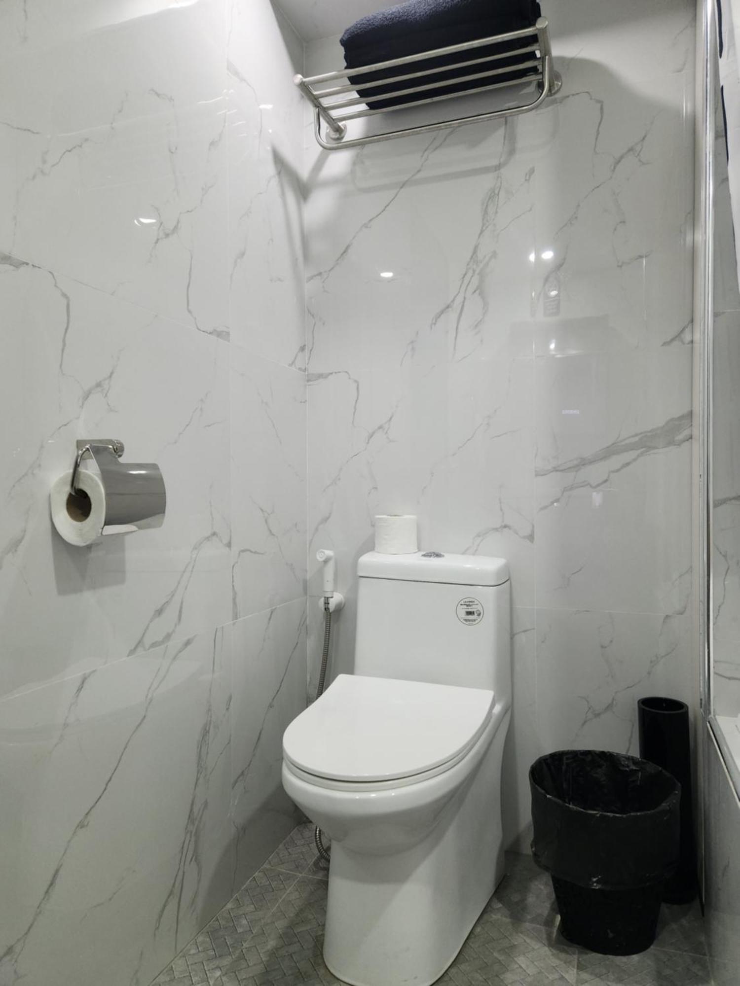 Condo Azur Suites B316 Near Airport, Netflix, Stylish, Cozy With Swimming Pool Мактан Екстериор снимка