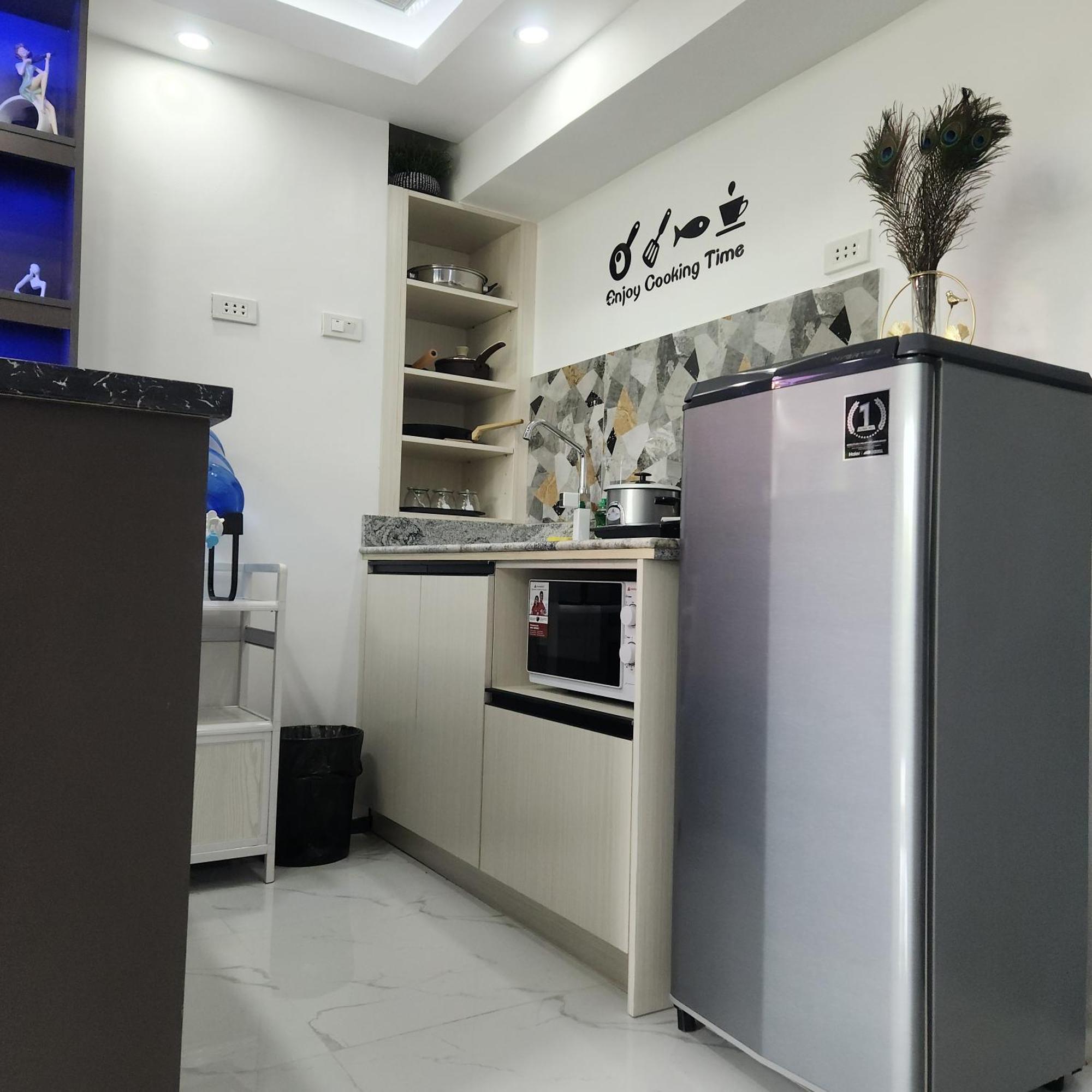 Condo Azur Suites B316 Near Airport, Netflix, Stylish, Cozy With Swimming Pool Мактан Екстериор снимка